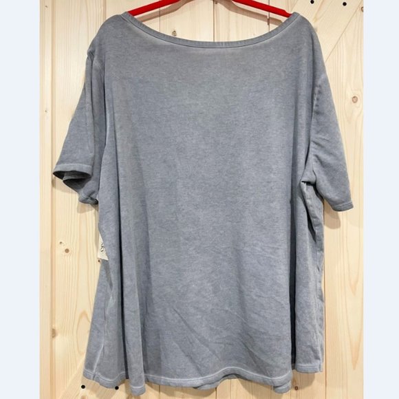 5/$20 NEW 4X Women's Distressed Notch Neck Tee-Generous Fit - Picture 4 of 6